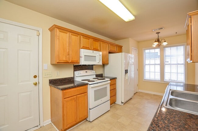 Building Photo - Charming 3 Bed, 2 Bath Home with fenced back yard!-**PRIMARY ON THE MAIN** COMING SOON!!!