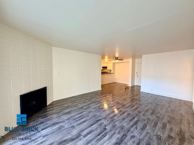 Building Photo - 12325 Chandler Blvd