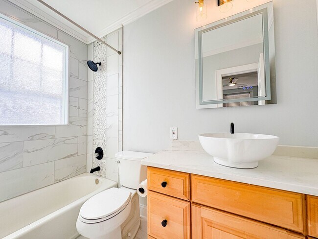 Building Photo - FIRST MONTH RENT FREE! Downtown Living! 2 Bedroom 2 Bath Apartment (No Pets)