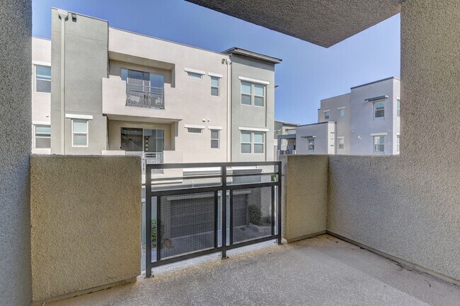 Building Photo - Gorgeous Condo! MUST SEE!!!