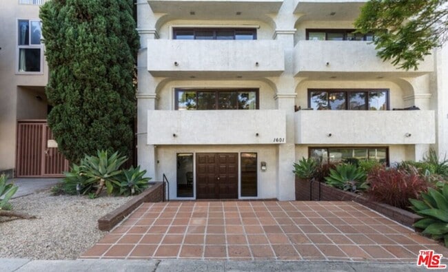Building Photo - 1601 Veteran Ave