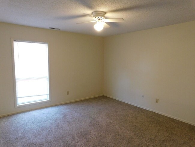 Building Photo - Home located in the heart of Havelock!