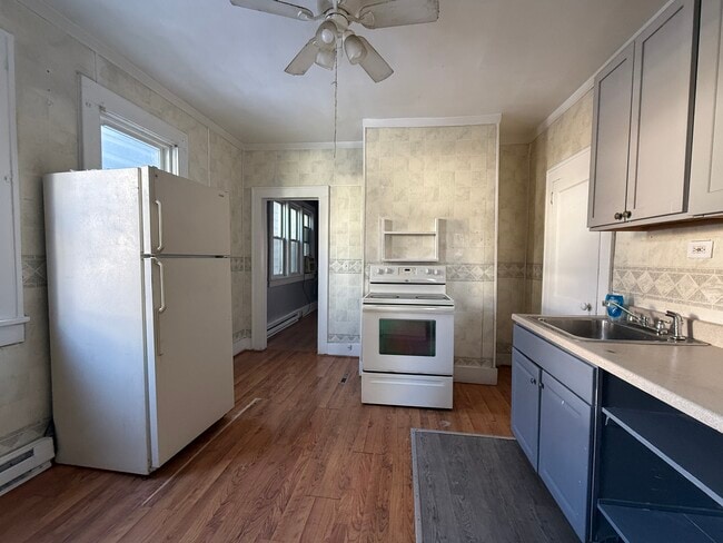 Building Photo - 83 S Empire St