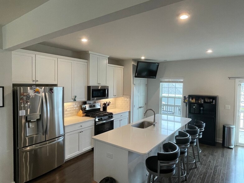 Building Photo - 1213 Bradburn Dr