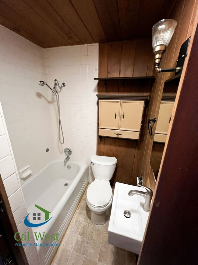 Building Photo - $3,695 - Beautiful 3 BD/1.5 BA Home in Old...