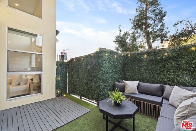 Building Photo - 600 Ridgeley Dr