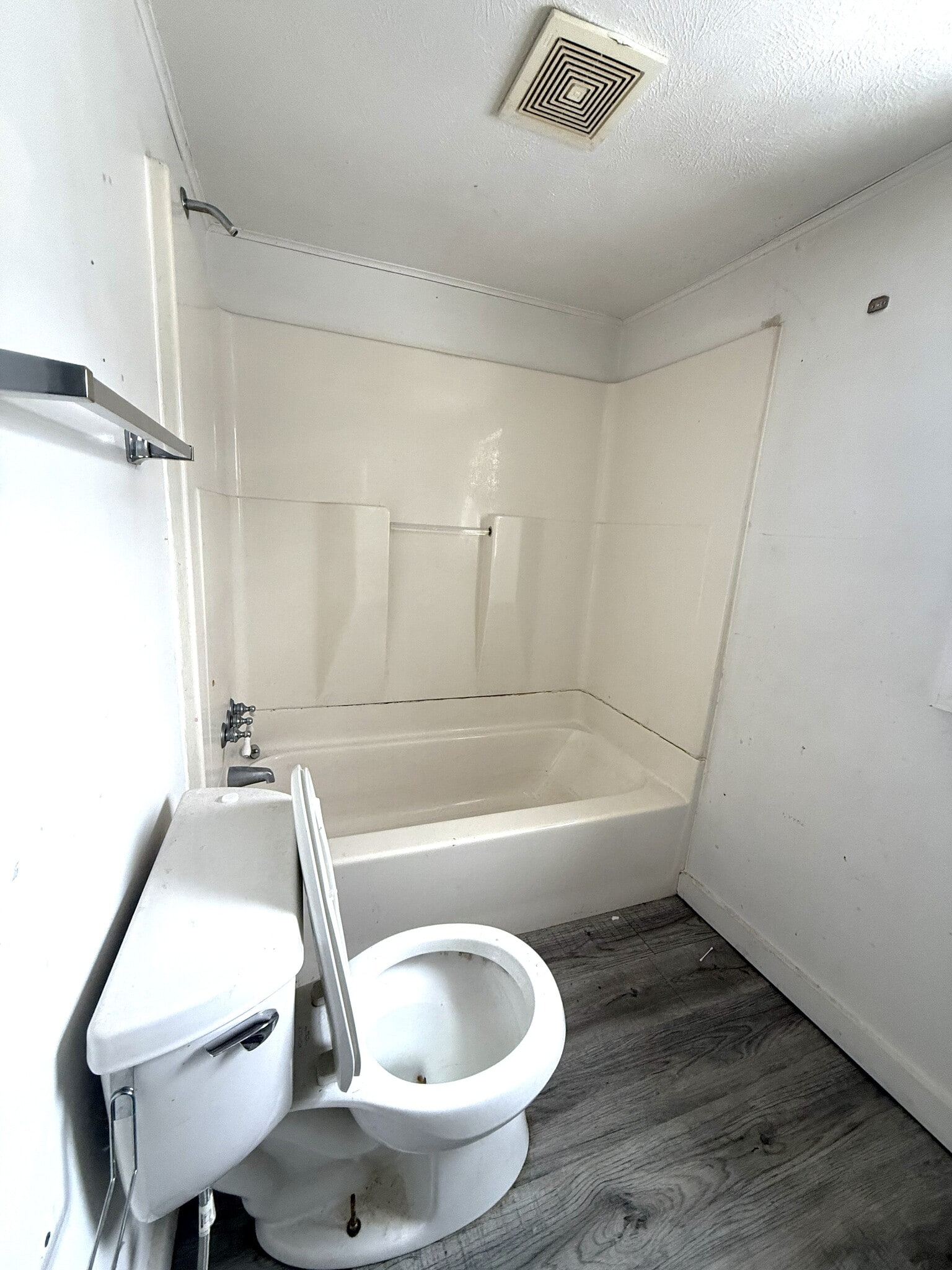 Building Photo - 1524 N Summit Ave