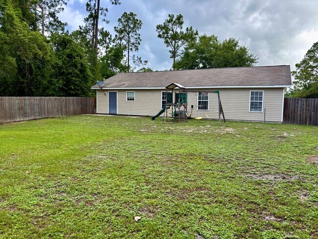 Building Photo - 910 Ave A