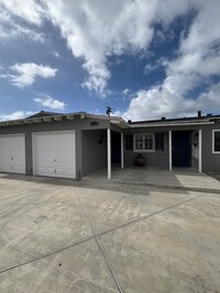 Building Photo - 2 bedrooms 1 bath duplex in Chula Vista.