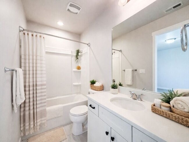 Building Photo - Stunning and Spacious 3BR 3BA Townhouse w/ Quartz Kitchen + Garage Parking + Modern Finishes in E...