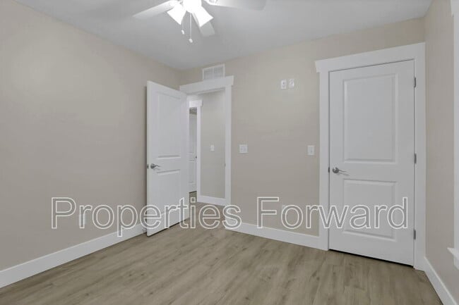 Building Photo - 1734 Eastfield Dr N