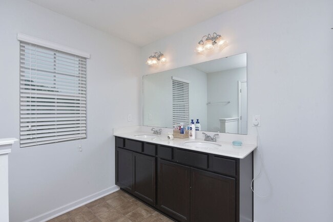 Building Photo - Modern Comfort in a Quiet Cul-de-Sac – 3 B...