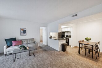 Building Photo - 3000 Northwood Dr
