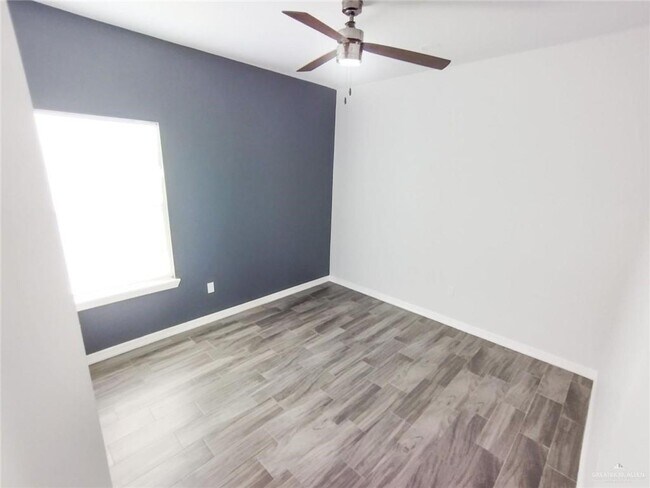 Building Photo - 8 Maryland St