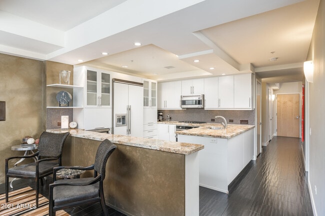 Building Photo - 7147 E Rancho Vista Dr