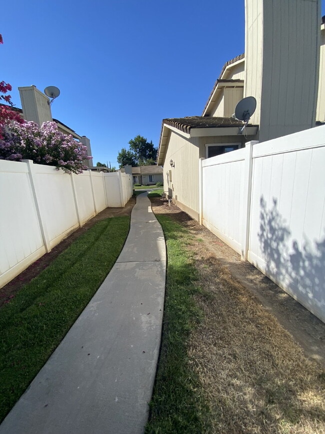 Building Photo - Welcome to this beautifully renovated 2-bedroom, 1.5-bathroom condo located in the highly desirab...