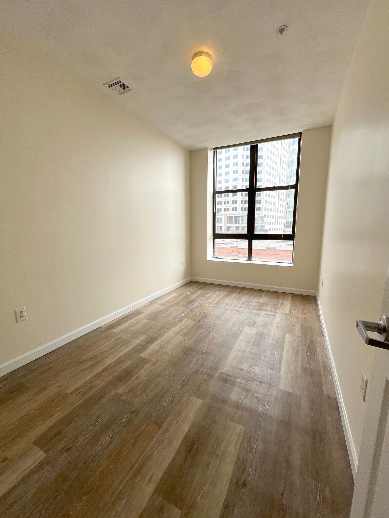 Building Photo - 83 Essex St