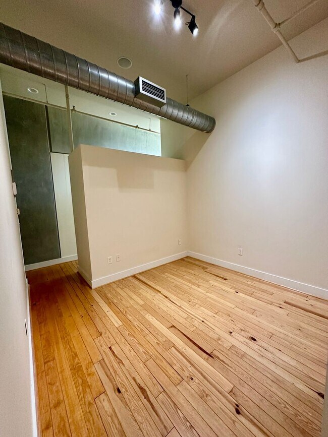 Building Photo - Pullman Flats #203