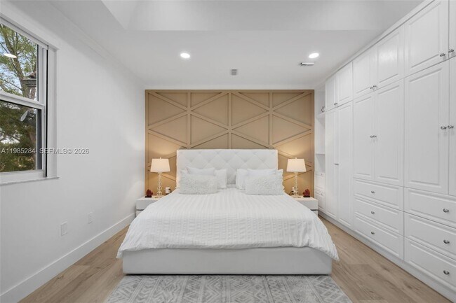 Building Photo - 7852 NW 116 Pl