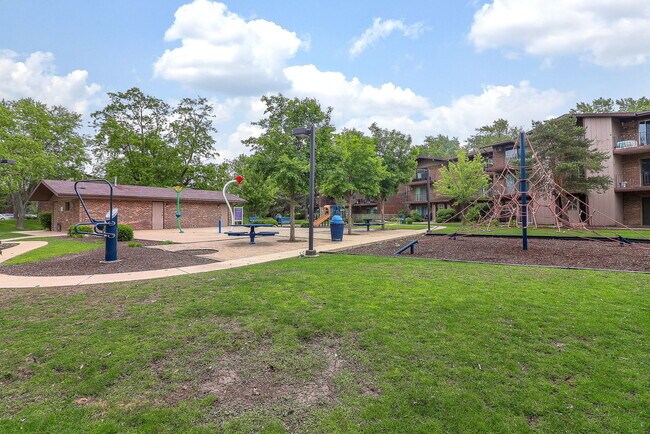 Building Photo - 2544 Waterbury Dr