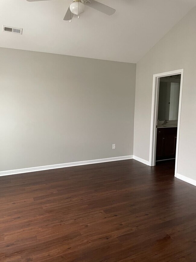 Building Photo - Saylor’s Watch Townhome