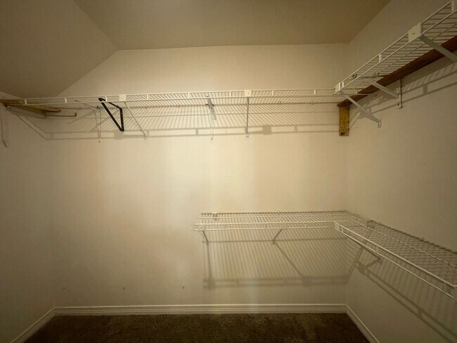 Building Photo - Sought after location so hurry!