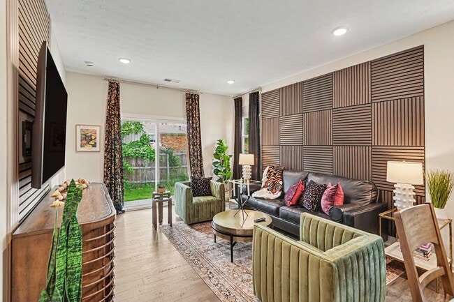 Building Photo - Bright & New 2BR Duplex | Family Friendly