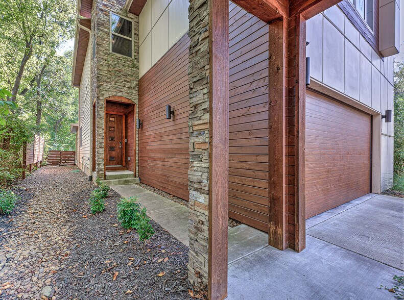 Building Photo - 21 E Martin Luther King Jr Blvd