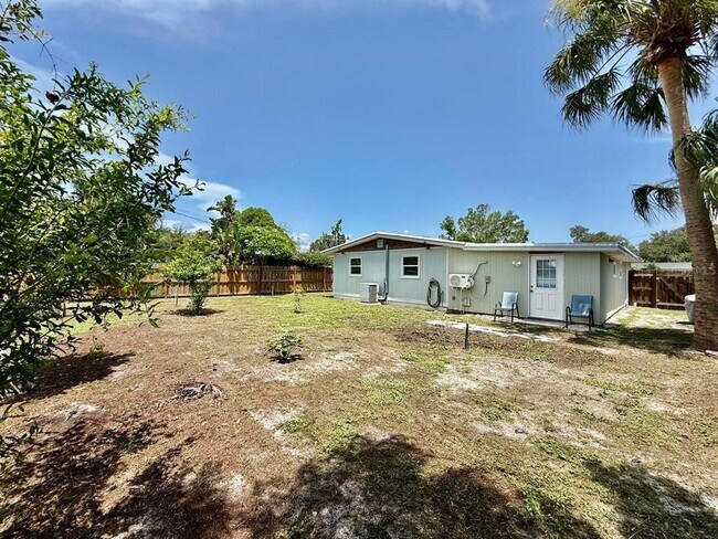 Building Photo - 4406 W Trilby Ave