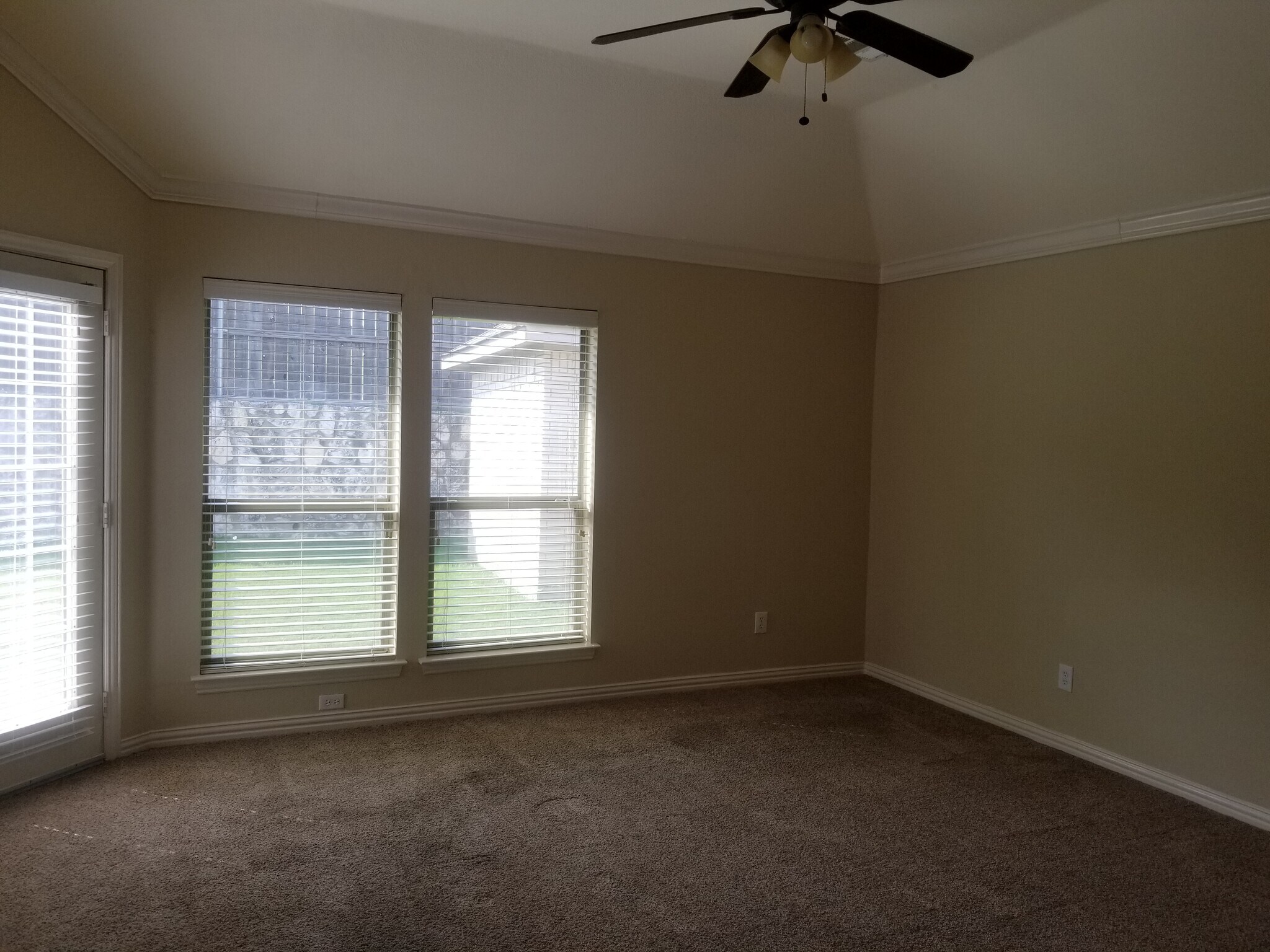 Building Photo - 552 Palomino Way