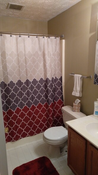 Building Photo - 2215 Lowells Glen Rd