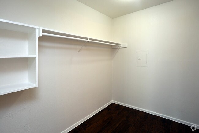 Studio/1Bath/Patio - 2722 Throckmorton