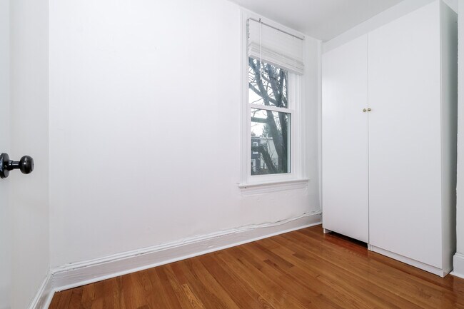 Building Photo - 314 14th Pl NE