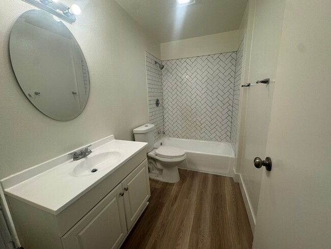 Building Photo - LA 789 - Rudolph