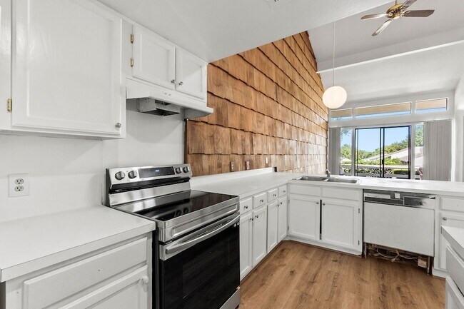 Building Photo - 49 April Point Dr N