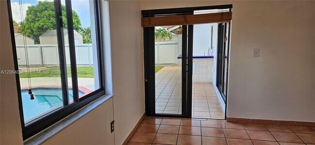 Building Photo - 14765 Kendale Lakes Blvd