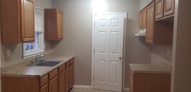 Building Photo - 4608 Aral Dr