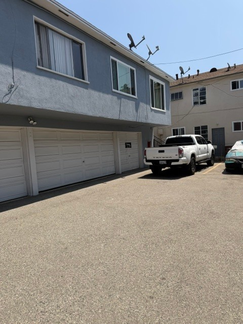 OFF STREET PARKING - 219 W Acacia Ave