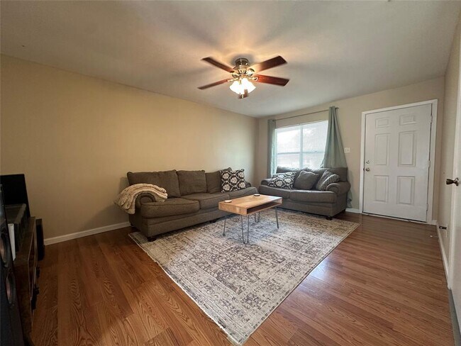 Building Photo - 1602 Sagebrush Dr