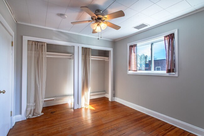 Building Photo - Downtown Apartment