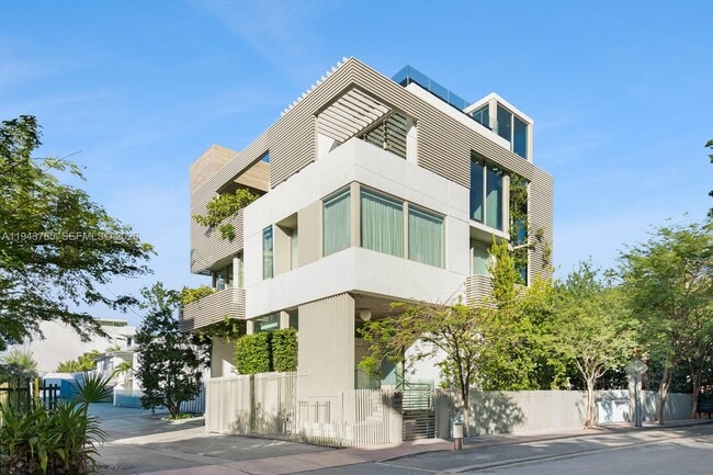 Building Photo - 819 2nd St