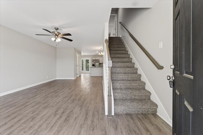 Building Photo - The Stowe Court Dog Friendly Condo for rent!