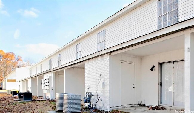 Building Photo - 15 Powhatan Dr