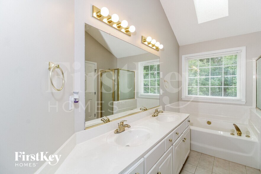 Building Photo - 3229 Sparrowhawk Dr