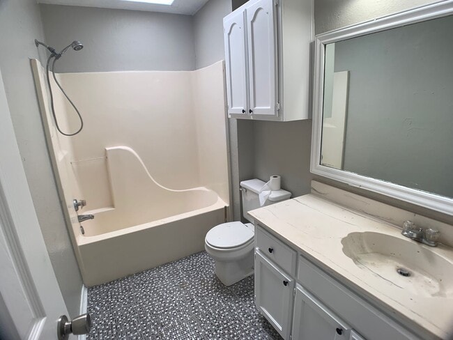 Building Photo - 3 Bed 2 Bath Moore home