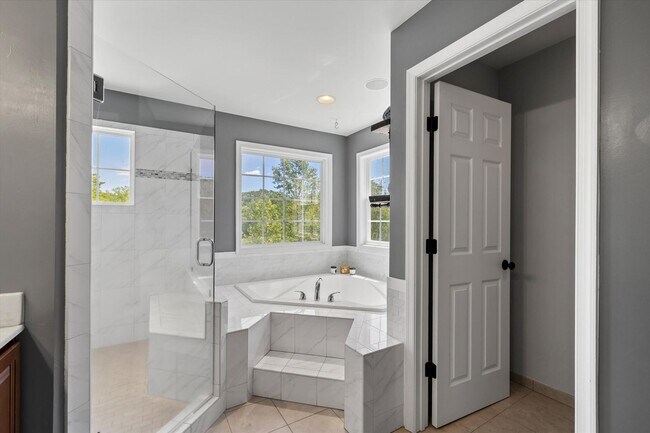 Building Photo - Gorgeous 5 Bed 3.5 Bathroom in Stafford, VA