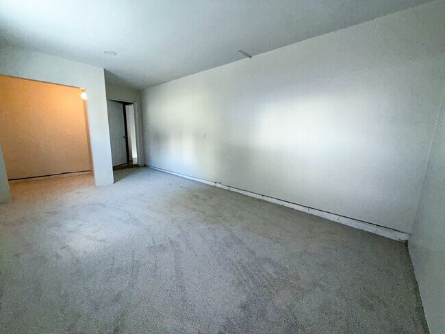 Building Photo - Beautifully Updated 4-Bedroom Ranch on a Peaceful Cul-de-Sac!