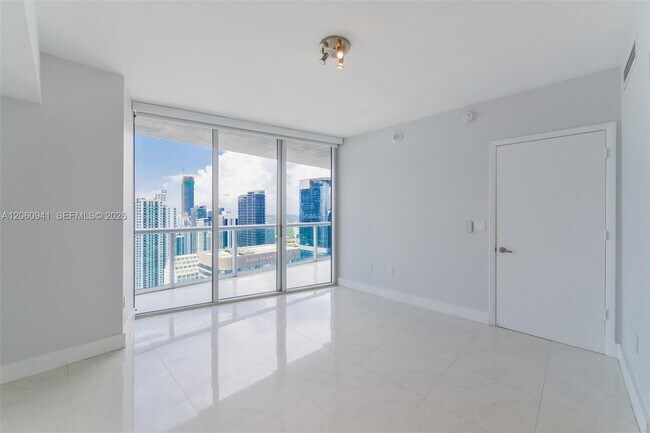 Building Photo - 495 Brickell Ave
