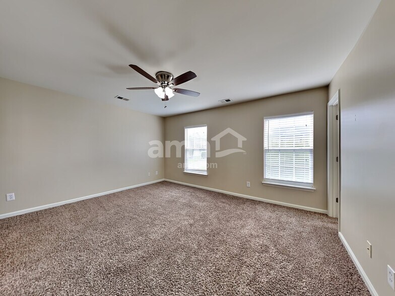 Building Photo - 417 Green Park Ln