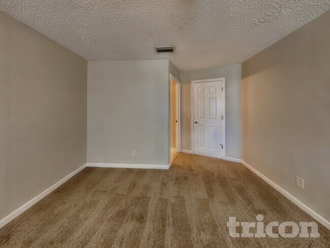 Building Photo - 818 Tarawood Ln